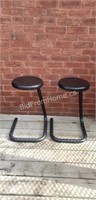 2 METAL STOOLS