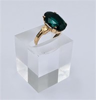 10k Gold w/ Emerald Green Ring. Sz. 5