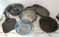BUNDT PAN, STRAINER & OTHER KITCHEN ITEMS
