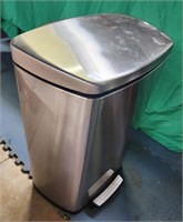 Tramontina trash can 26" tall