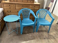 PLASTIC CHAIRS-METAL TABLE