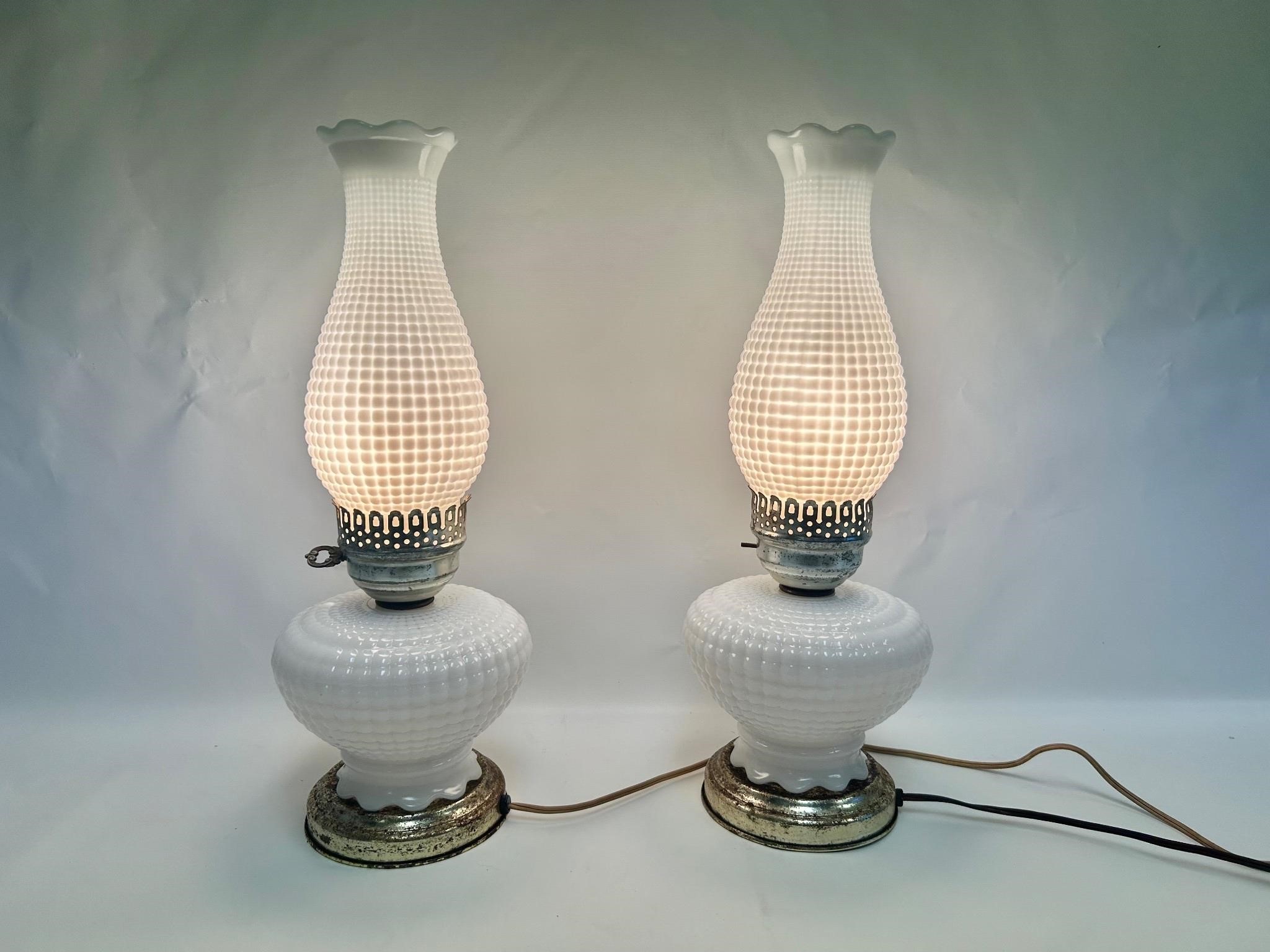White Glass lamp set. Vintage.