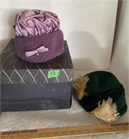 2 Vintage hats with 1 hat box