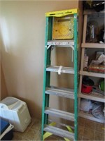 6' WERNER FIBERGLASS LADDER