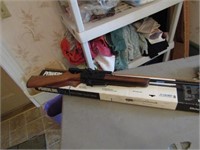 DAISY BB GUN WITH SCOPE