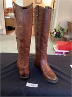 Ladies light brown boots 17”  size 6 med.