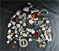 ASSORTMENT OF VINTAGE  BUTTONS 1