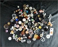 ASSORTMENT OF VINTAGE  BUTTONS 2
