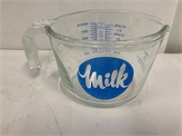 Pyrex "Milk" glass measuring cup