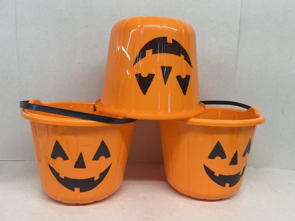 (3) plastic trick-or-treat Halloween baskets 7" x