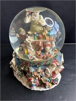 VTG musical glass snow globe