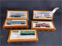 5 Tyco HO Scale Train Cars