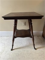 OAK ANTIQUE PARLOUR TABLE