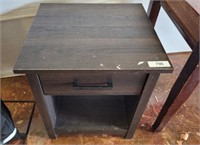 1 DRAWER END TABLE SHOWS WEAR
