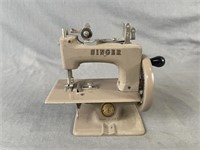 Singer Model 20 Sew Handy ewing Machine 1955 USA