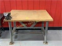 WORKBENCH WITH 5 INCH SWIVEL VICE