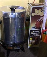 Automatic 32 cup coffee maker with an Aladdin