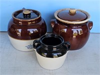 Crown bean pot/ Hull pottery