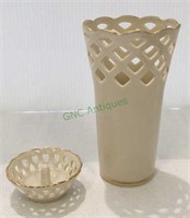 Lenox lot includes a ring holder and vase - vase