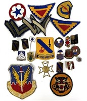 ASSORTED MILITARY PINS & PATCHES
