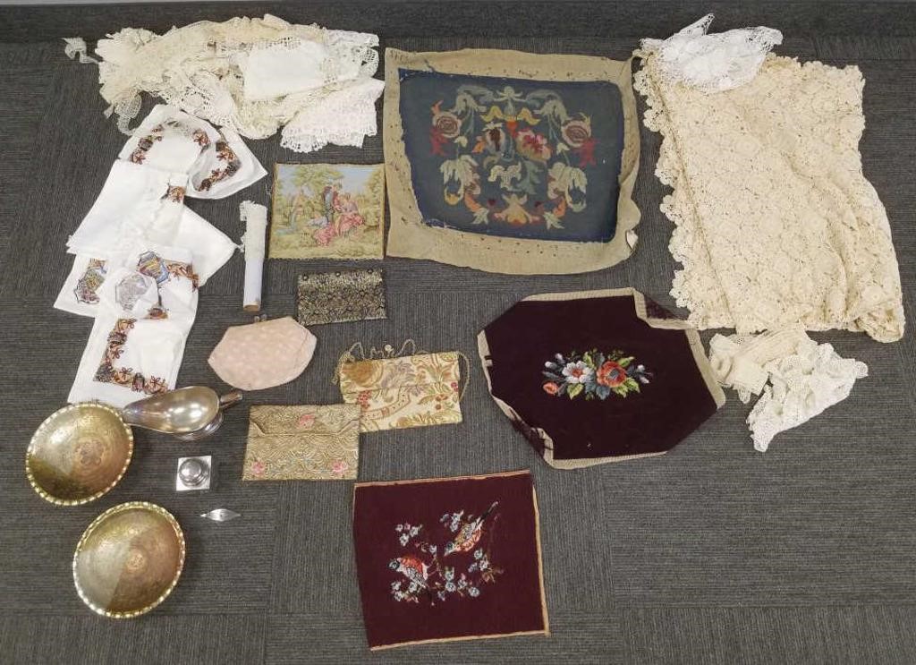 Group of vintage lace & textiles - some