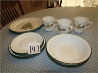 17 PIECES CORELLE DISHES