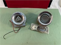 2 VINTAGE CAR HORNS