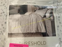 Threshold 3pc Qn. comforter set