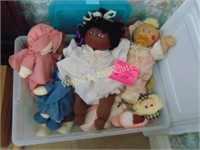Tub of dolls including Cabbage Patch