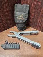 GERBER MULTI-TOOL WITH CASE & 7 ATTACHMENTS