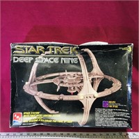 AMT Star Trek DS9 Space Station Model Kit