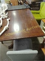 Large table w/leaf & 4 chairs approx 7ft x 4ft