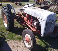 Ford 850 tractor, 4 cyl. gas engine, 3 speed