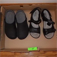 CROCS (W7, M5), CLARKS 7 1/2W  (W)