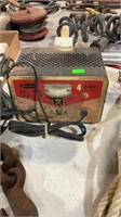 Wizard battery charger 6 or 12 V    4 amp