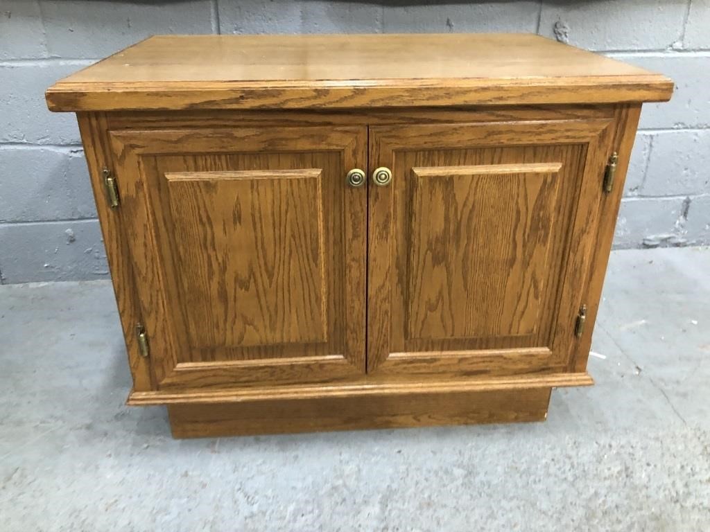 SOLID OAK 2 DOOR CABINET