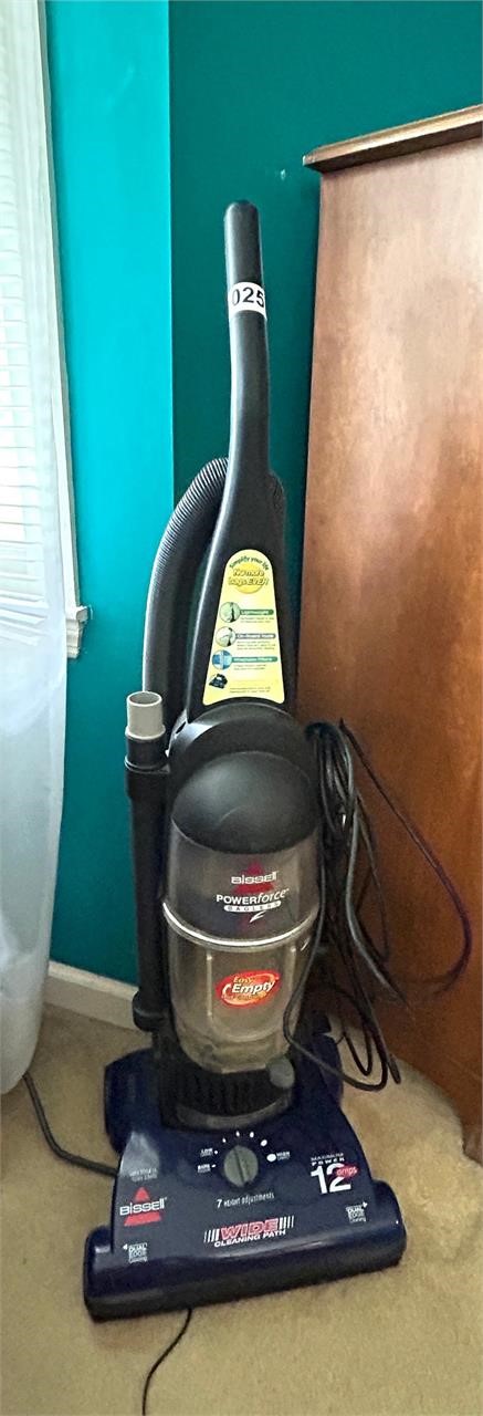 BISSELL CORDLESS  VACUUM