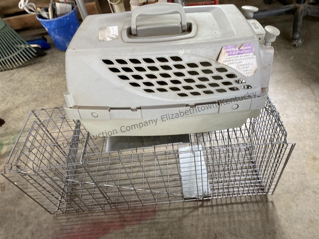 Animal trap and a small animal carrying case