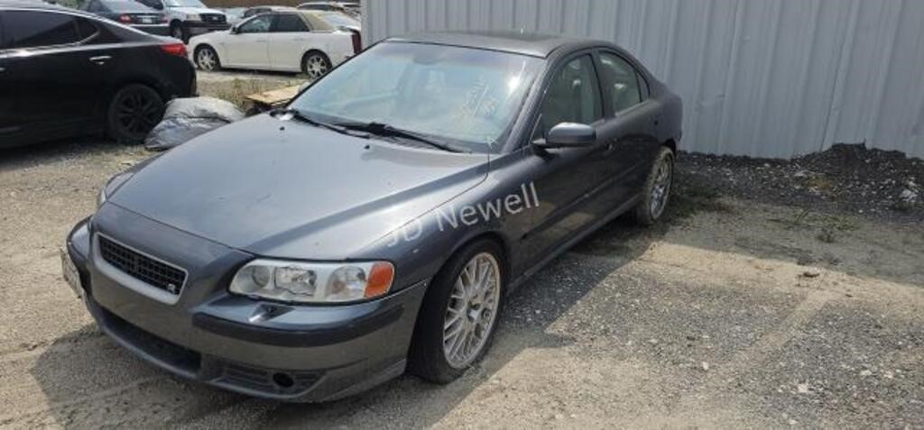 2004 VOLVO S60 YV1RH52Y142370541 UNAUTHORIZED PARK