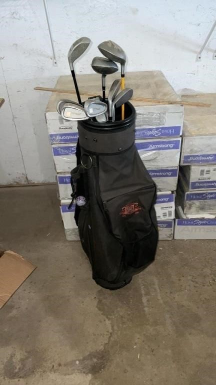 Golf bag with clubs