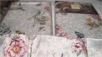 Lenox Butterfly Meadow Tablecloth & 6 Napkin Set