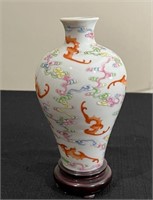 Chinese antique vase in good condition with red mm