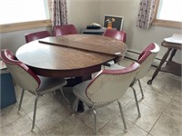 OAK TABLE AND 6 CHAIRS W/2 LEAVES
