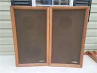 Pair of Realistic Speakers