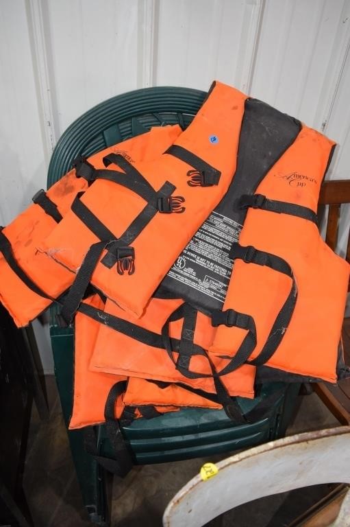 3 PLASTIC CHAIRS AND LIFE JACKETS