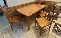 Kitchen table with 4 chairs & one 12" leaf