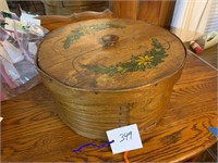 ANTIQUE WOODEN HAT BOX