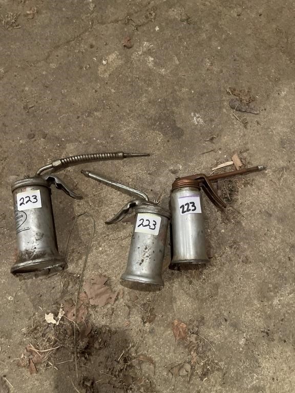 3 oil cans