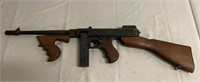 Thompson Submachine Gun Model 1921 Replica