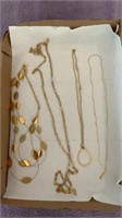 4 Necklaces
Different Sizes